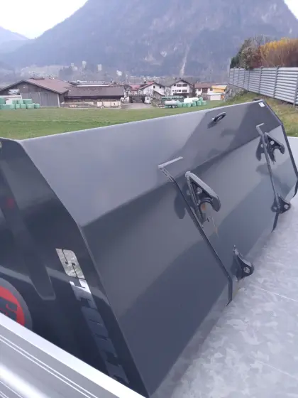 Stoll Frontladerschaufel