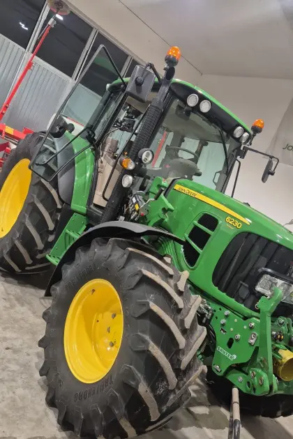 John Deere 6230