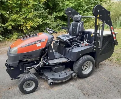 Rasenmähertraktor Wisconsin Bulldog mit Hochentleerung