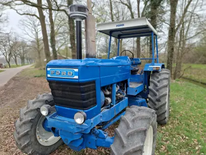Ford 8100 Dual Power Allrad Traktor