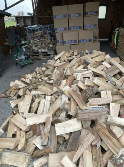 Buchenholz im Karton