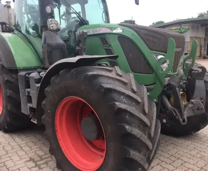 Fendt 724 SCR Profi Plus mit Frontlader