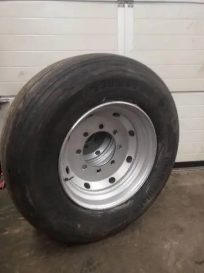 Komplett Kipperreifen 385/65R22,5 8 Loch ET0