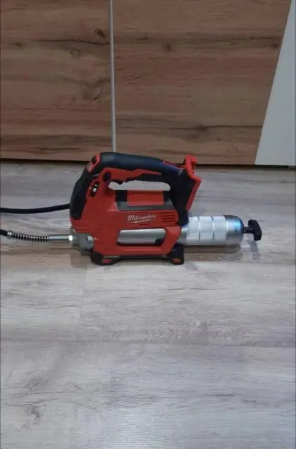 Milwaukee Fettpresse Akku M18