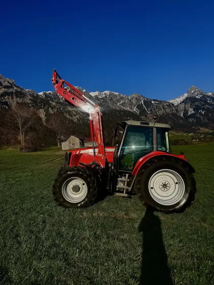 Massey Ferguson 6460 mit Hauer Lader
