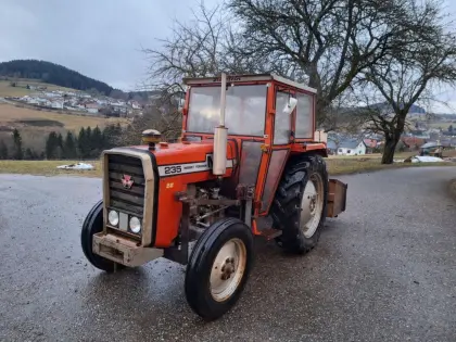 Massey Ferguson 235 mit Frontlader