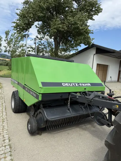 Deutz GP4.12 Quaderballenpresse