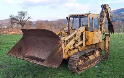 Laderaupe mit Hecklran John Deere 450