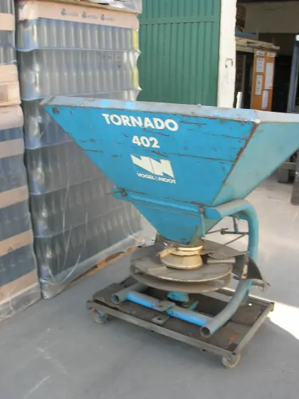 Düngerstreuer Tornado 402