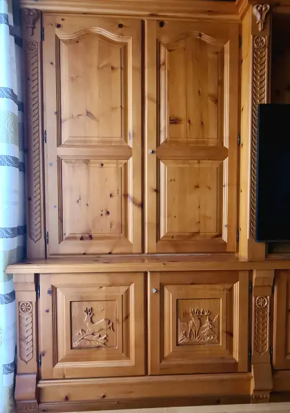 Zirbenstube / Tiroler Bauernstube massiv mit Schnitzereien