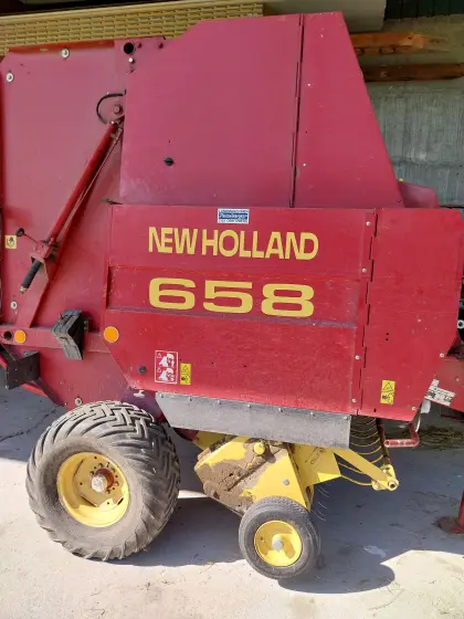 Verkaufe Rundballenpresse New Holland 658