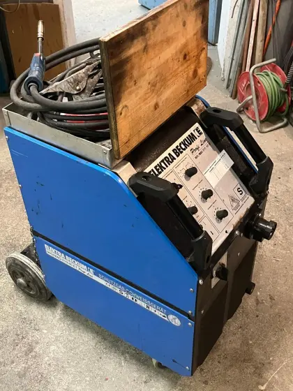 MIG/MAG Schweißgerät Elektra Beckum 210A