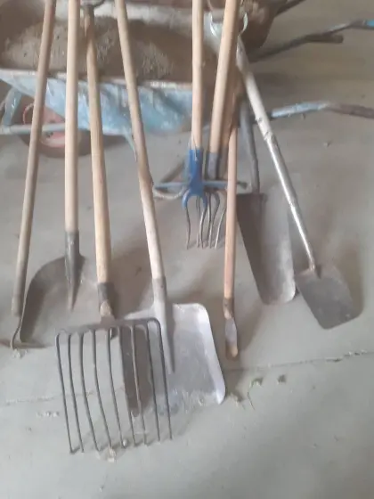 Verschiedene Gartenwerkzeuge