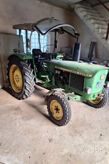 John Deere 820