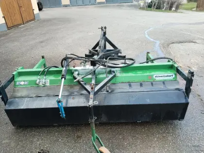 Kehrmaschine Agri Düvelsdorf