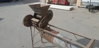 Historische Getreidereinigungsmaschine