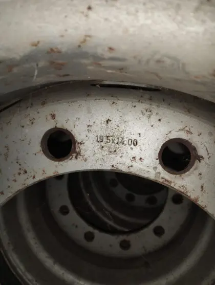 LKW-Reifen mit Felge