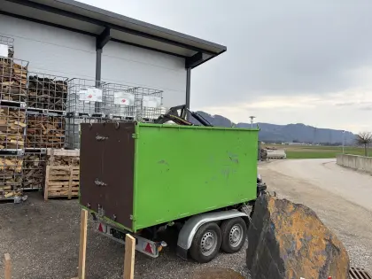 Pkw-Anhänger mit Kran