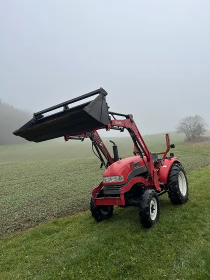 Kleintraktor mit Frontlader