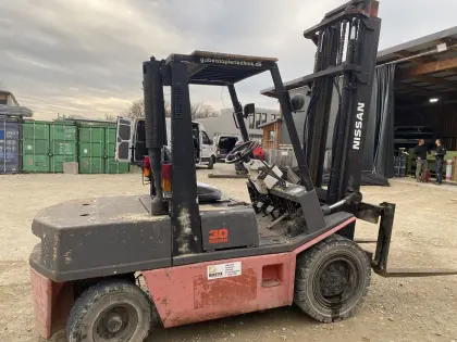 Nissan Gabelstapler 3 t - Typ EGH02A30U - mit Seitenschieber