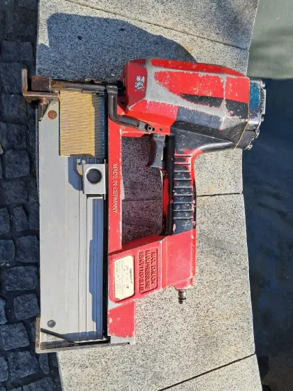 Klammergerät Tacker Nagler Druckluftnagler Nagelpistole
