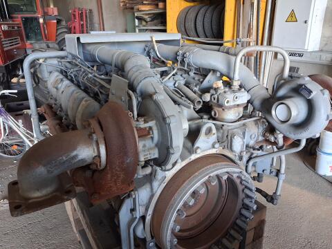 MAN D2842 LE mit Stromgenerator