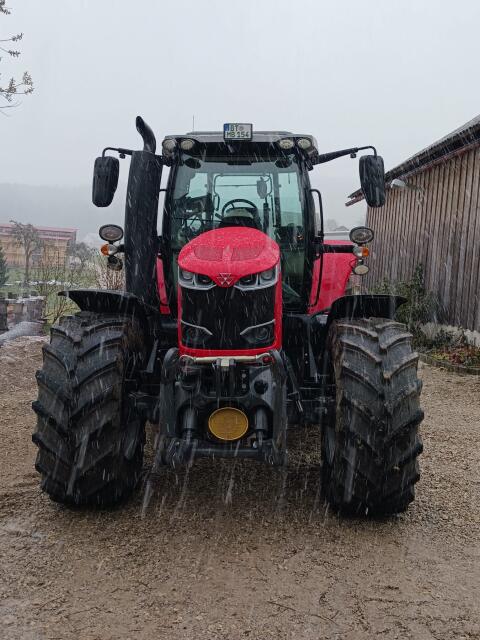 MF 7718 Dyna6 erst 1.300 Bstd.