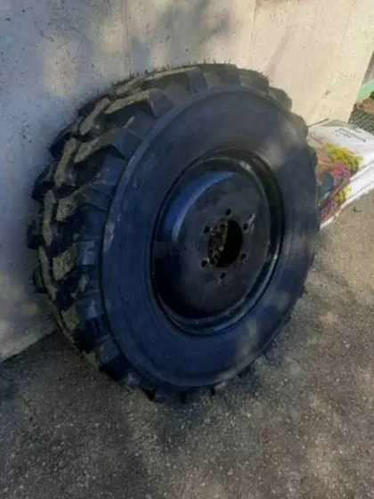 Reifen Bagger Hoflader