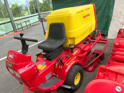 Multifunktionale Aufsitzmaschine Kunstrasen-Traktor SMG SC1B