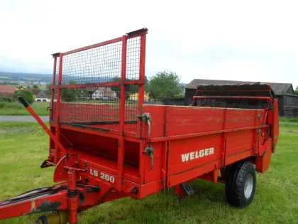 Miststreuer Welger mit Häckselgutaufbau