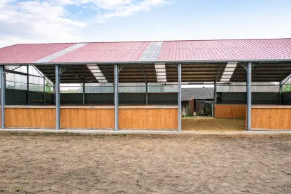 Bau von Maschinenhallen, Reithallen