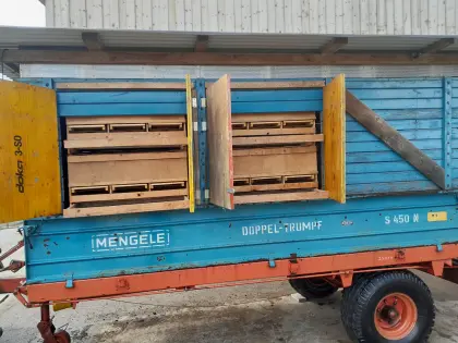 Mobiler Hühnerstall, Eigenbau, auf Mengele Miststreuer