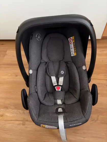Maxi-Cosi mit Isofix-Station
