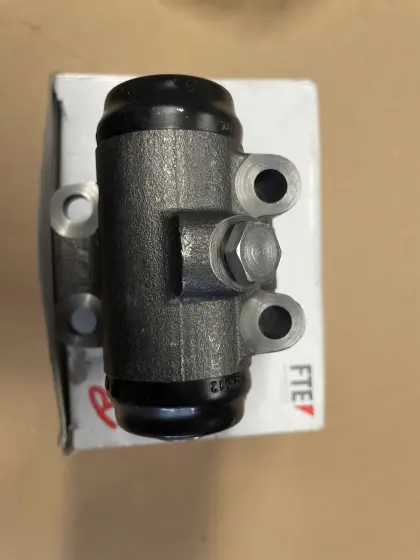 Steyr Serie 80 Radbremszylinder (8060-8090)