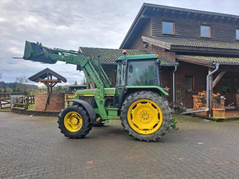 John Deere 2650 Frontlader mit Gabel