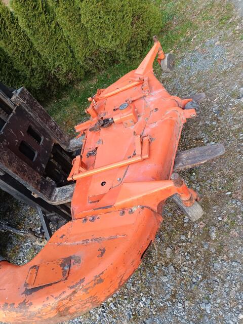 Kubota Mähwerk und Fangkorb