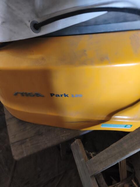 Rasenmähertraktor Stiga Park 120