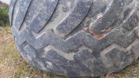 Verschenke 2 Stk. Reifen 560/60-22.5