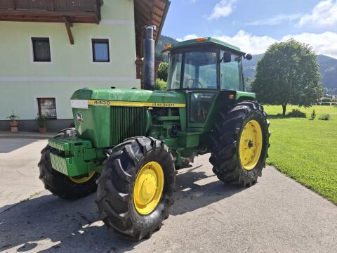 John Deere 4430
