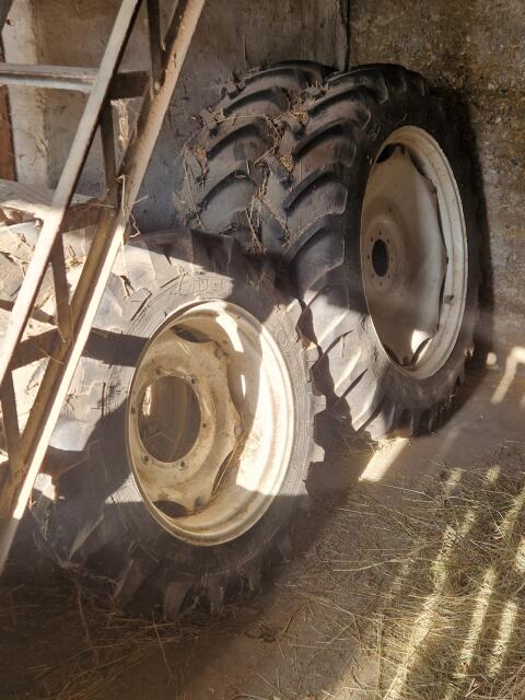 Komplettradsatz mit Verstellfelge passend für New Holland TD5