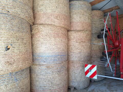 Verkaufe 38 Stk. Heurundballen Dm. 150