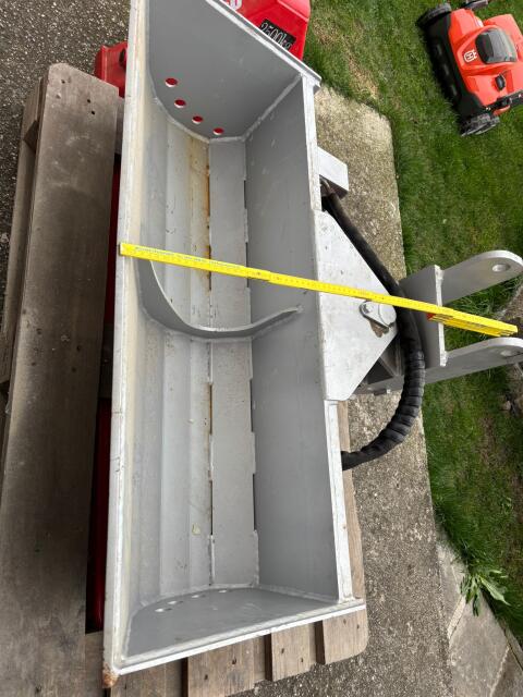 A. Moser hydr. Böschungslöffel 100 cm und 30 cm Tieflöffel