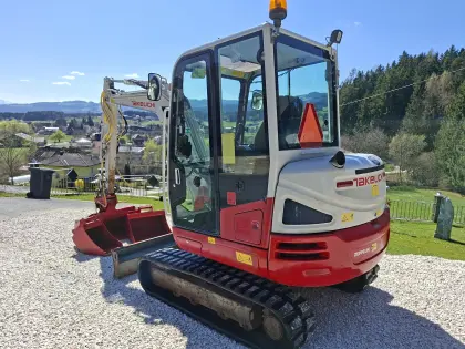 Takeuchi TB240 + Löffelpaket
