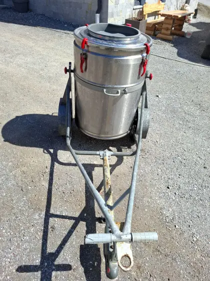 Milchtank 200 l mit Wagen