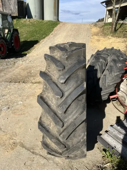 Reifen 12,4 28 und 16,9 R30