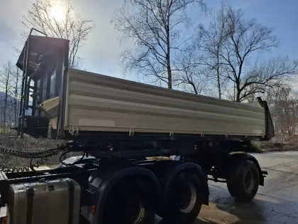 Schwarzmüller 3-Seiten-Kipper gelenkt