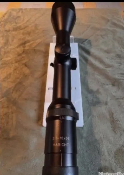 Swarovski Habicht mit Leuchtpunkt