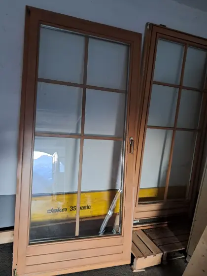 Holzfenster und Türen