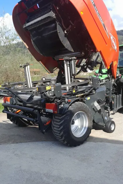 Kuhn iBio+ Press-Wickelkombination / Rundballenpresse