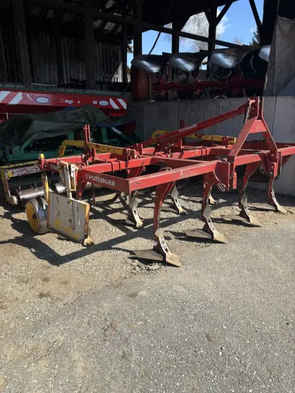 Pöttinger Synkro 3000 Grubber – wenig verschlissene Schare